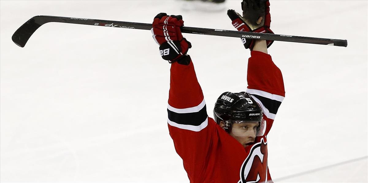 NHL: Devils predĺžili zmluvu s obrancom Larssonom o šesť rokov