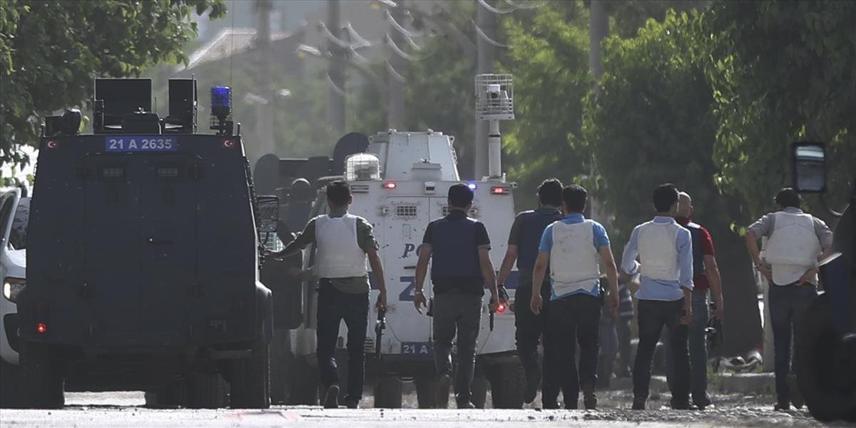 V kurdskej provincii Diyarbakir explodovalo auto, zomreli dvaja tureckí vojaci