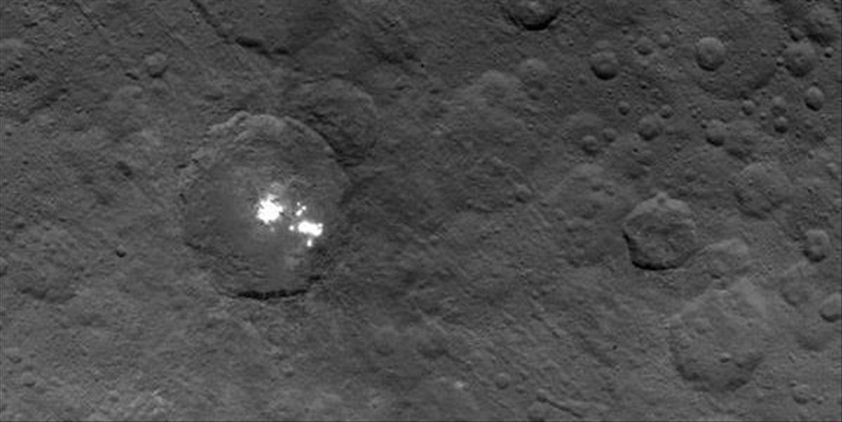 Vedci odhadli príčinu svetelných škvŕn na trpasličej planéte Cerese