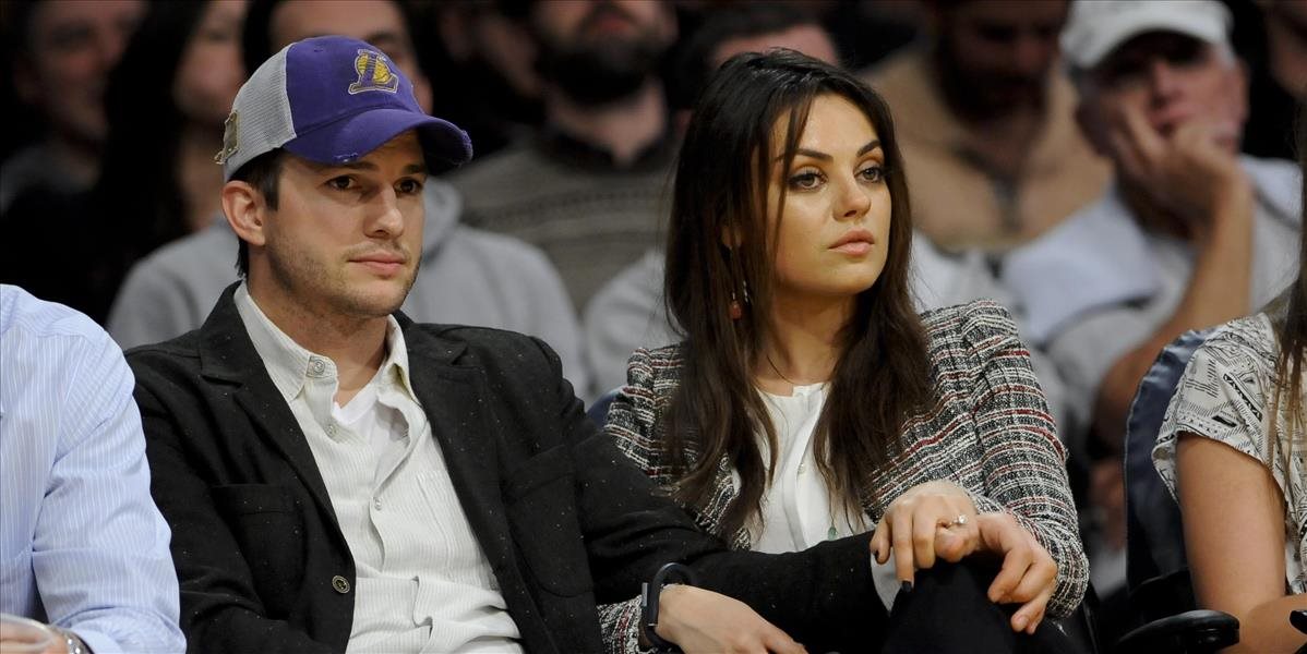 Ashton Kutcher a Mila Kunis žalujú online portál