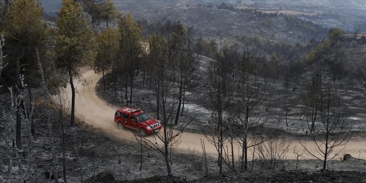 Katalánski hasiči skrotili najväčší lesný požiar za posledné roky