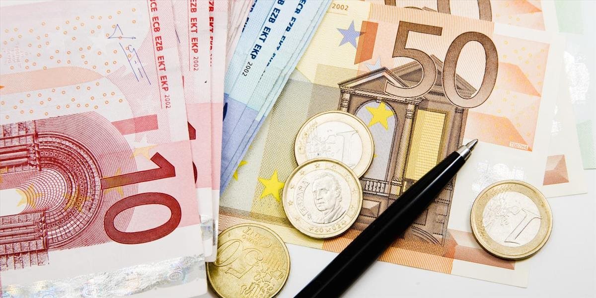 Kurz eura stagnuje na úrovni 1,1055 USD/EUR