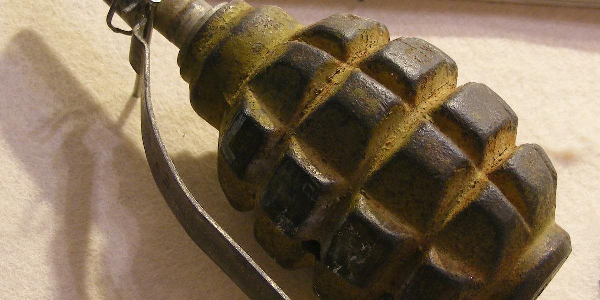 Muž našiel pri výkopových prácach granát z druhej svetovej vojny