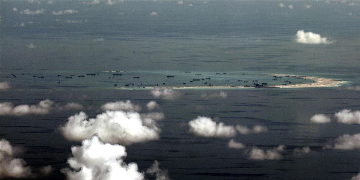 Čína obvinila Spojené štáty z militarizácie Juhočínskeho mora