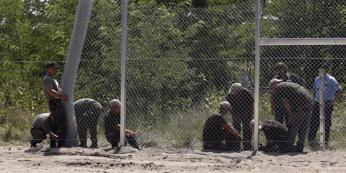 Maďarská vláda nasadí na výstavbu zábran na hraniciach aj nezamestnaných