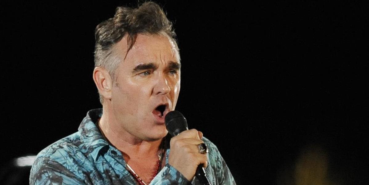 Morrissey tvrdí, že ho na letisku sexuálne obťažoval ochrankár
