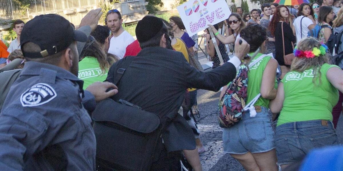 FOTO a VIDEO Ultraortodoxný žid pobodal účastníkov jeruzalemského pochodu gejov