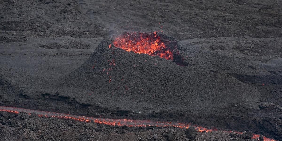 Sopka na Réunione sa prebrala k životu, miesto nálezu trosiek nie je ohrozené
