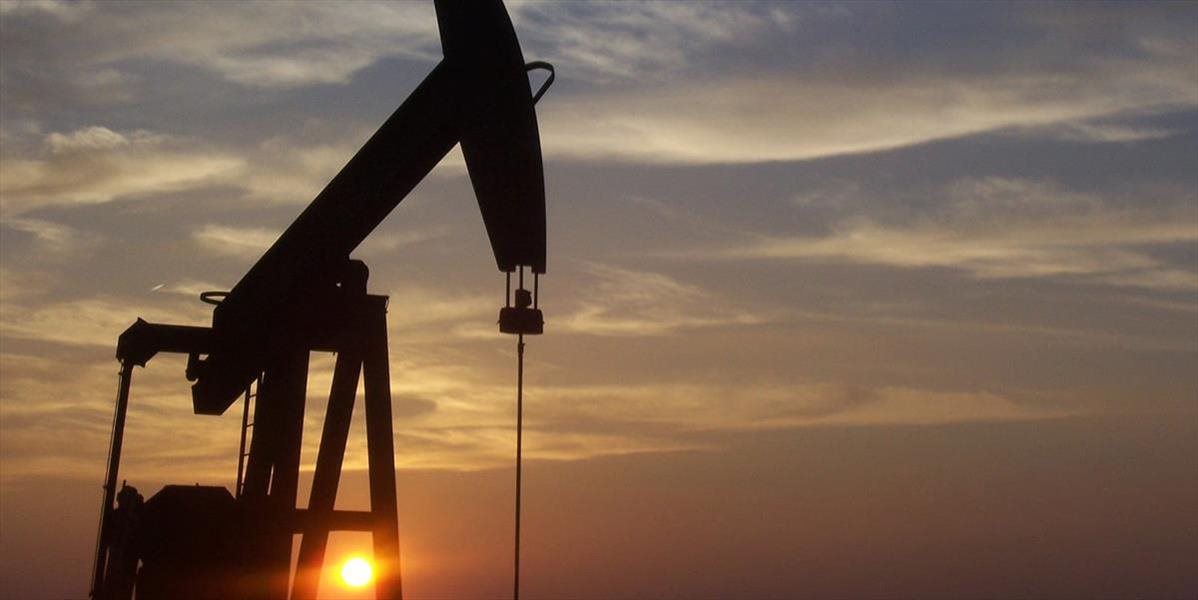Ceny ropy pokračujú v poklese, americká WTI sa obchoduje pod 47 USD/barel