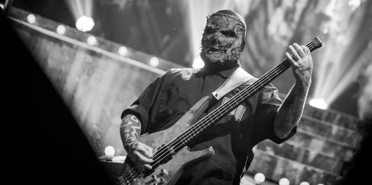 Basgitarista kapely Slipknot má zdravotné problémy, z koncertu ho odviezli do nemocnice