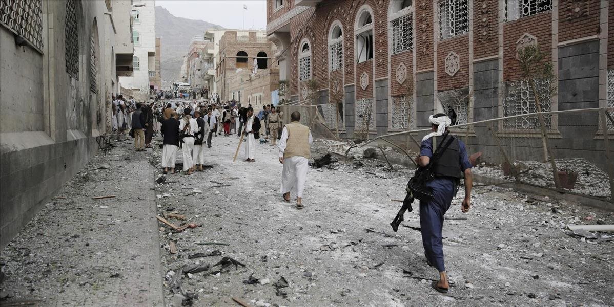 Na juhu Jemenu sa bojuje o strategickú leteckú základňu Anád
