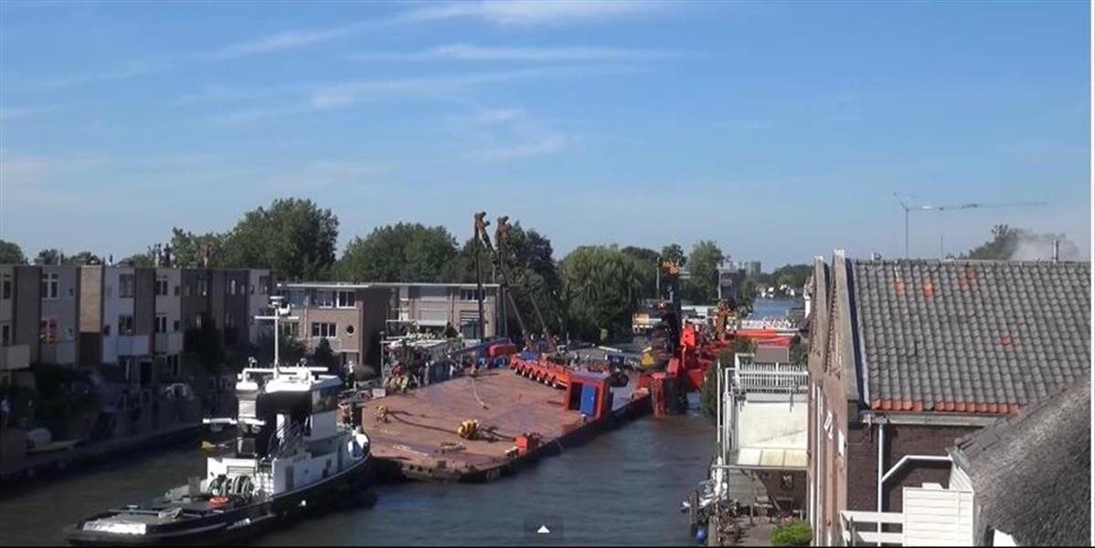 VIDEO Nešťastie v Holandsku: Pád dvoch žeriavov prenášajúcich časti mosta si vyžiadal 20 zranených