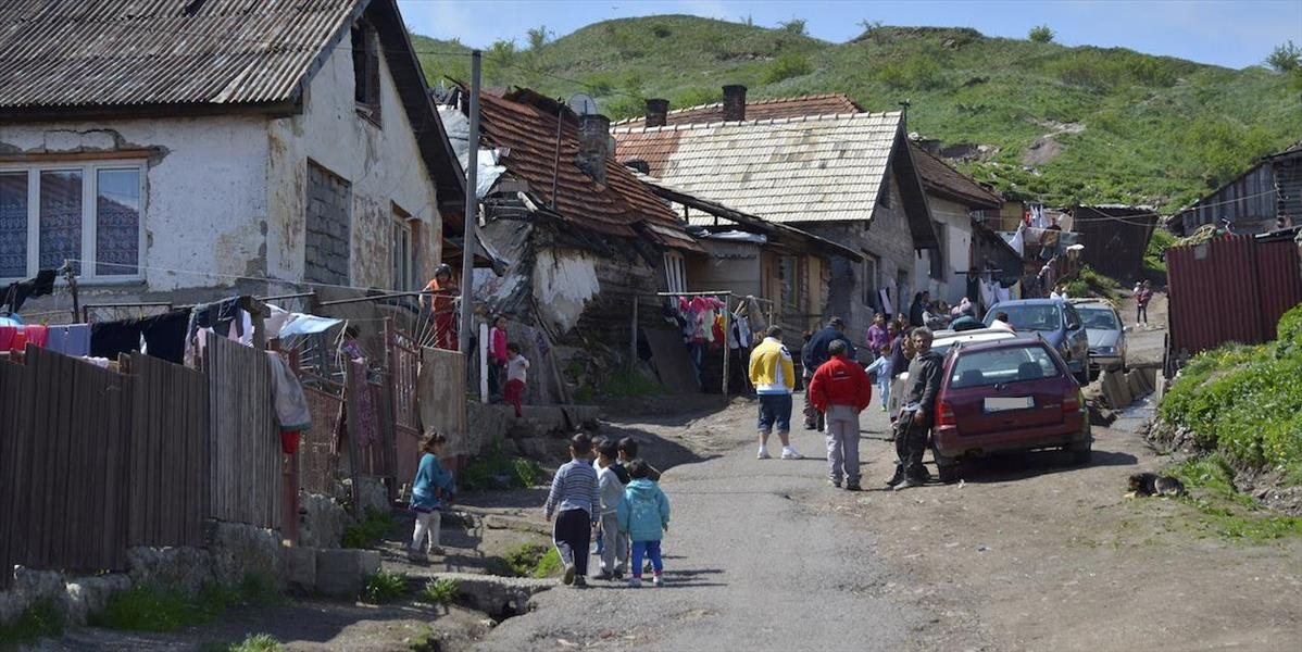 Útok na policajtov v rómskej osade: Obvinili päť ľudí
