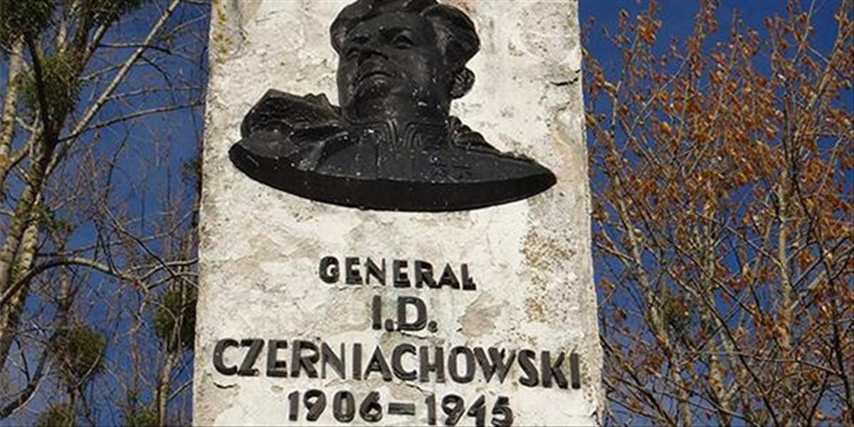 Poľské Pieniežno zbiera peniaze na demoláciu pamätníka sovietskemu generálovi