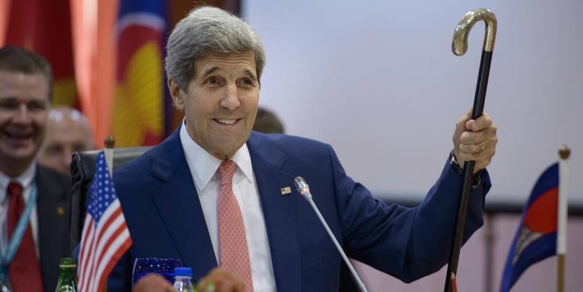 Krívajúci Kerry sa na schôdzke ASEAN v Malajzii pochválil kennedyovskou paličkou