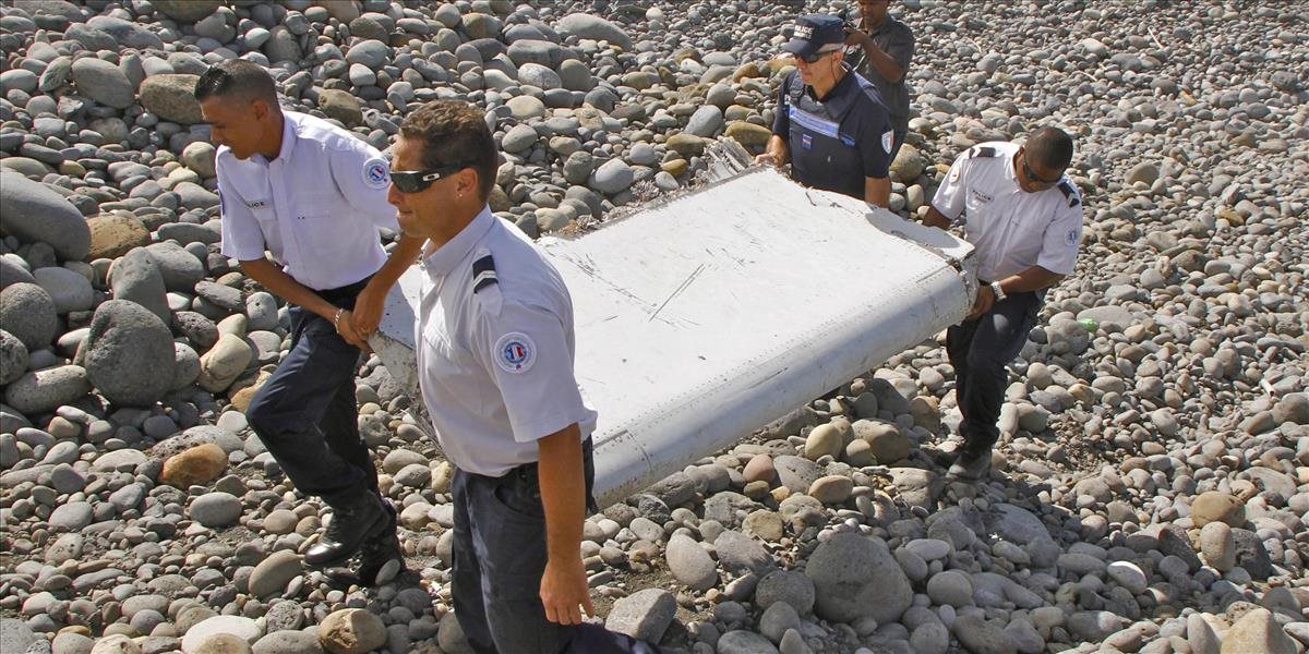 Francúzi odhalia pôvod vyplavenej časti strateného boeingu možno ešte tento týždeň