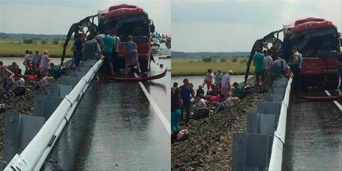 Pri zrážke dvoch autobusov na východe Ruska zahynulo 16 ľudí
