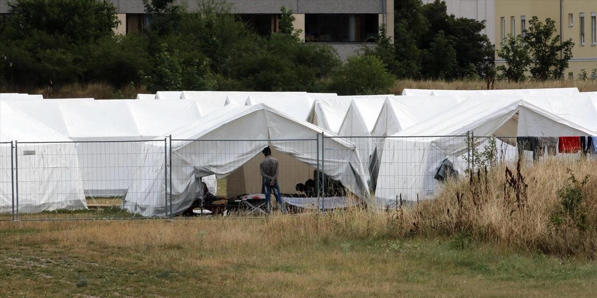 Utečenecký tábor v Nickelsdorfe je len niekoľko kilometrov od maďarských hraníc