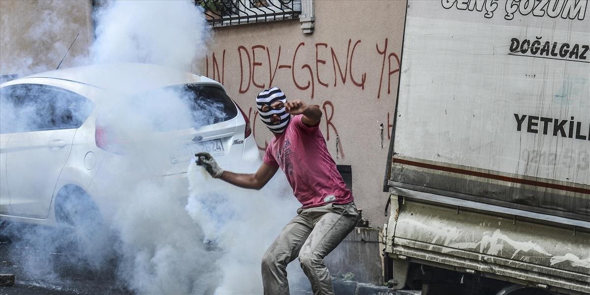 V Turecku došlo k bojom medzi políciou a Kurdmi, násilnosti si vyžiadali aj životy