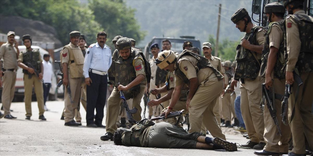 V bojoch v Kašmíre zahynul indický vojak a dvaja vzbúrenci