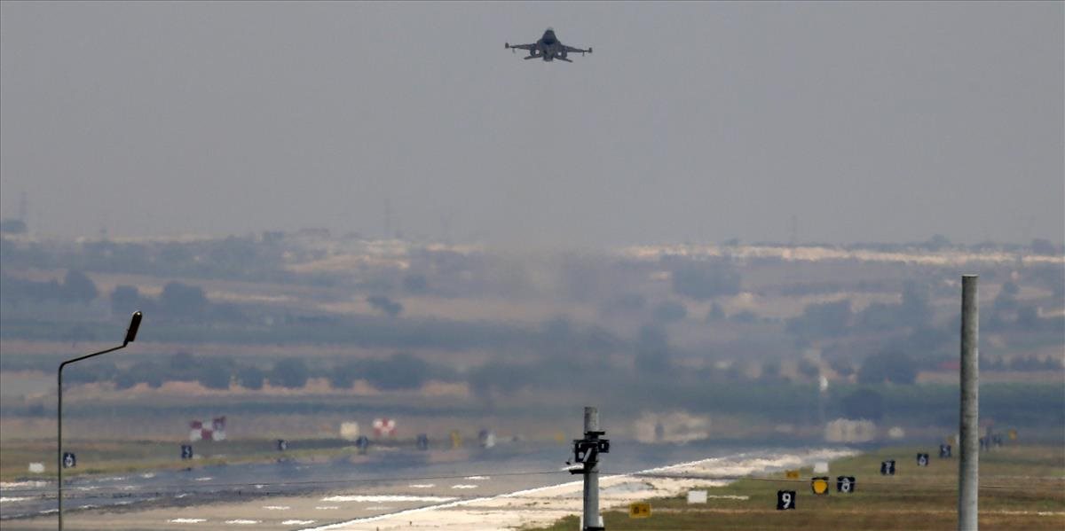 Na tureckej základni Incirlik pristálo šesť amerických stíhačiek F-16