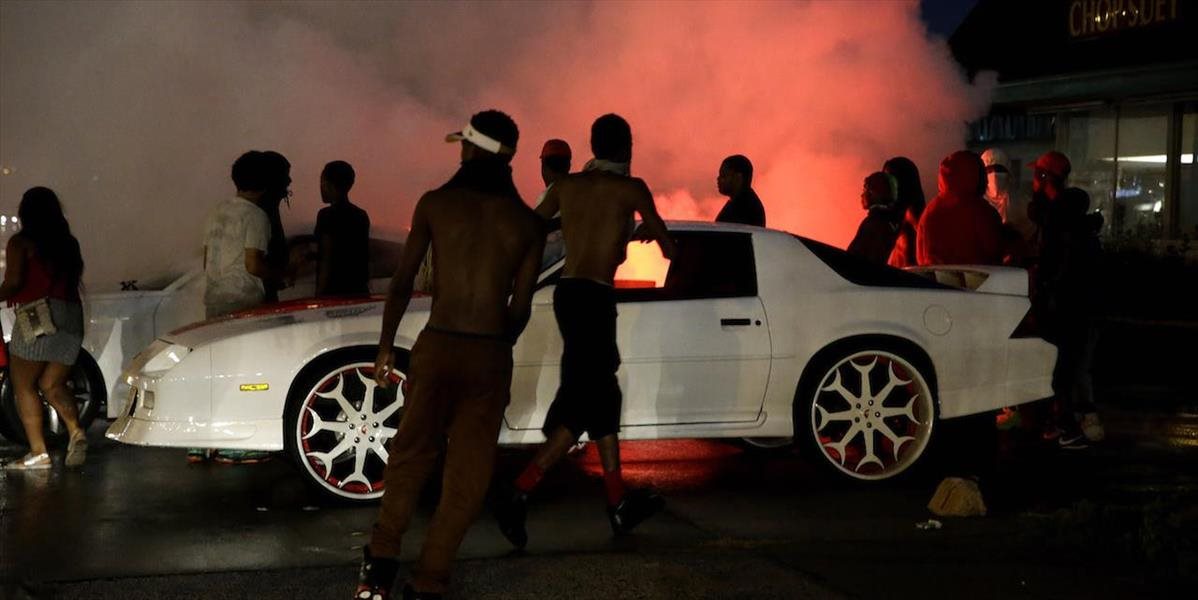 Pri protestoch vo Fergusone postrelili dvoch ľudí