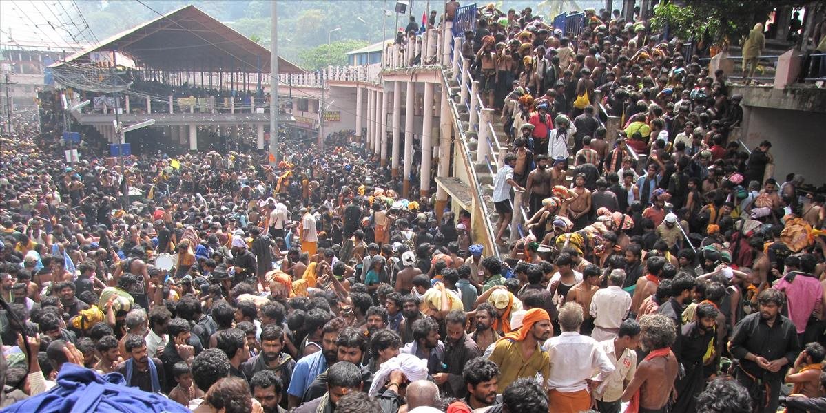 V tlačenici pred chrámom v Indii zasvätenom Šivovi zomrelo 11 ľudí