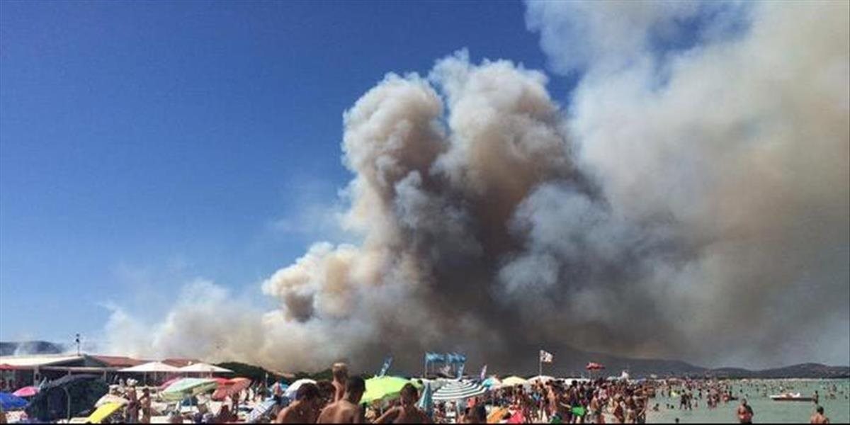 Požiar v obľúbenej destinácii turistov: Na ostrove Sardínia evakuovali dovolenkárov
