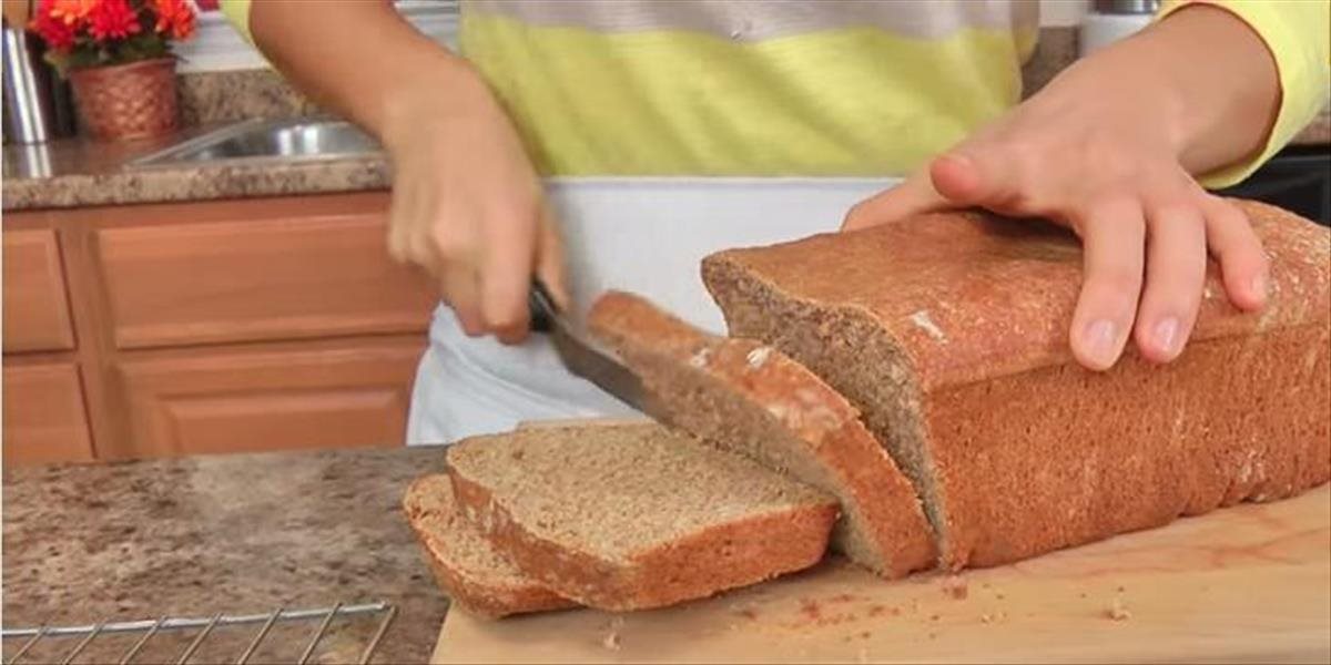 VIDEO Recept: Upečte si domáci celozrnný chlieb
