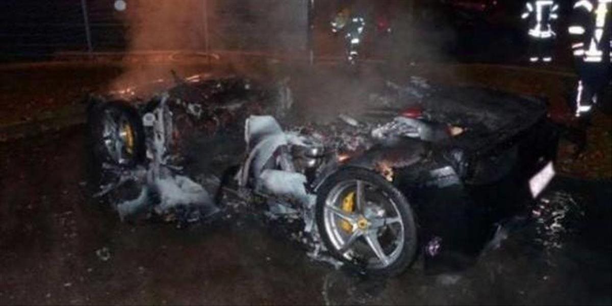 FOTO Rozmaznaný synáčik zapálil Ferrari, ktoré dostal od otca: Chcel lepší model