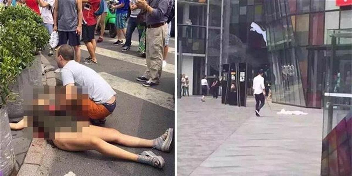 FOTO a VIDEO Masaker v pekingskom nákupnom centre: Muž so samurajským mečom zabil ženu, Francúza zranil