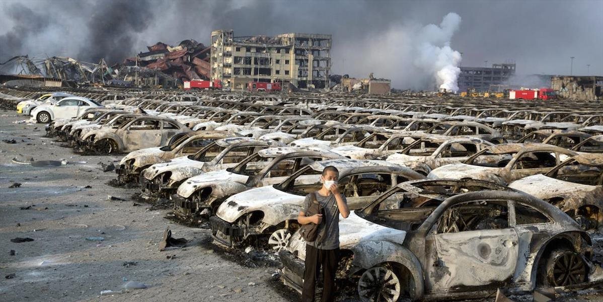 Explózie v Číne: Počet obetí sa zvýšil na 50, v troskách našli živého hasiča (19)