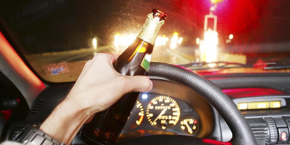Chytili opitých vodičov, jeden mal do 2018 zakázané šoférovať