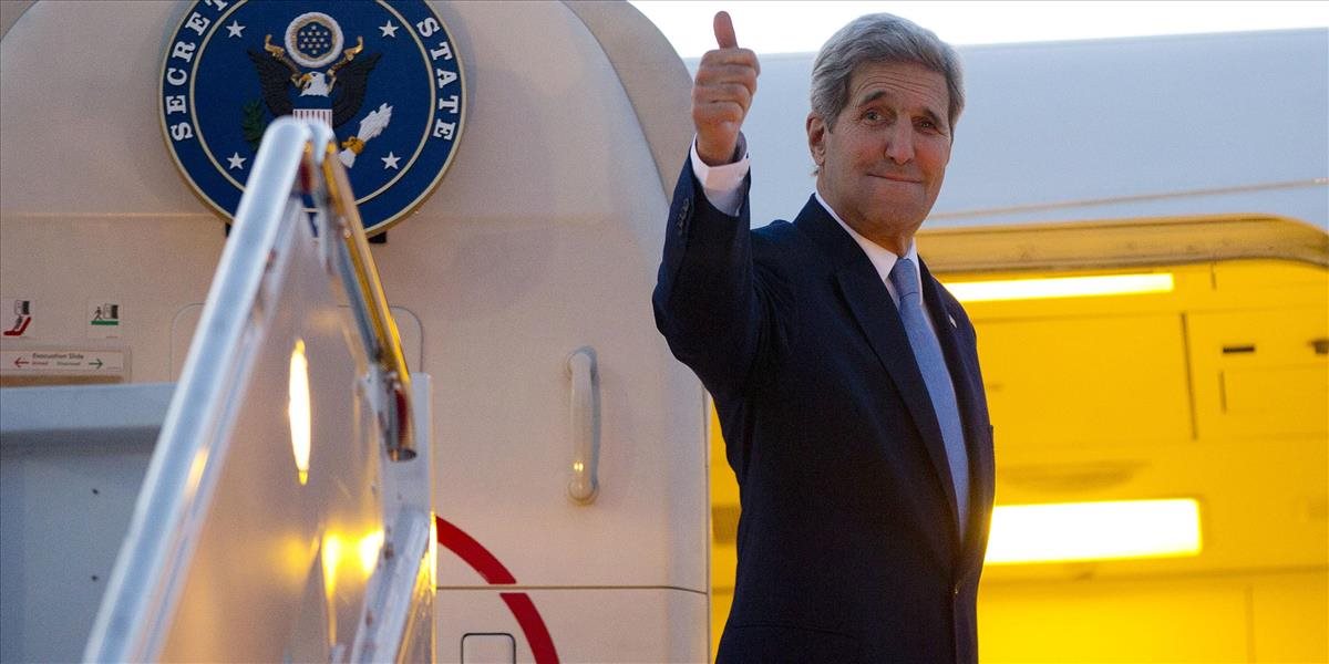 John Kerry pricestoval na Kubu po 70-ročnej pauze vztíčiť americkú vlajku