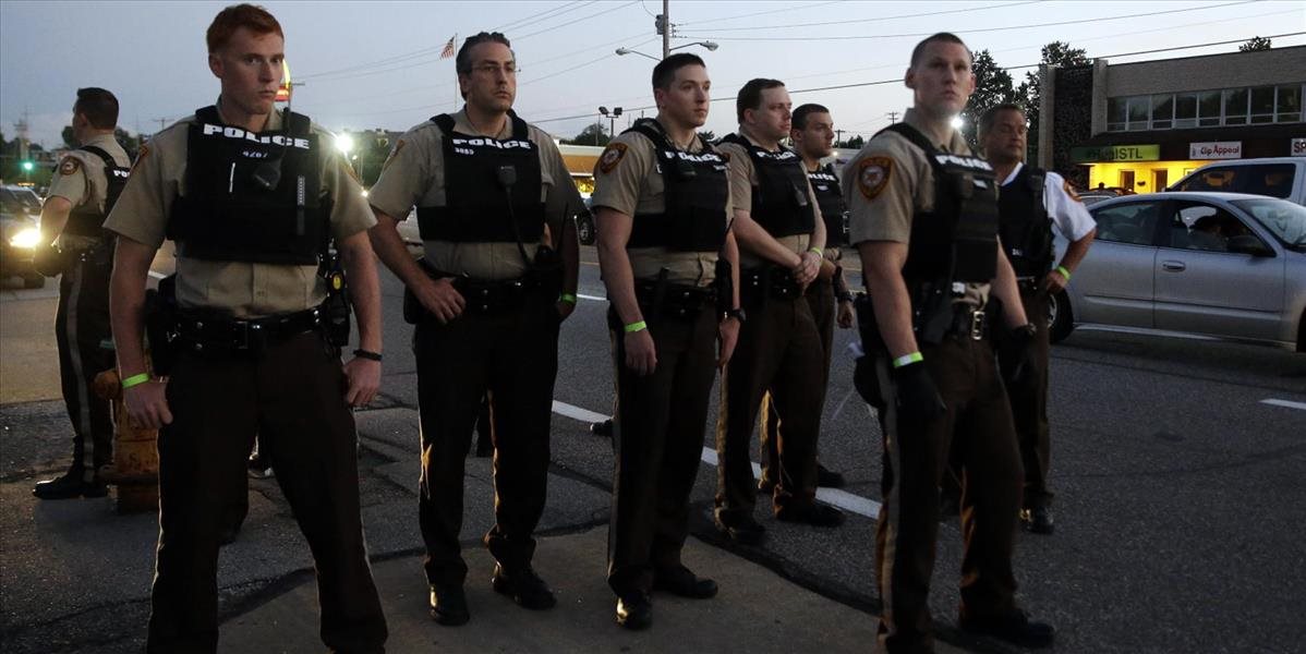 Stav ohrozenia v americkom štáte Ferguson je zrušený, polícia je stále ostražitá