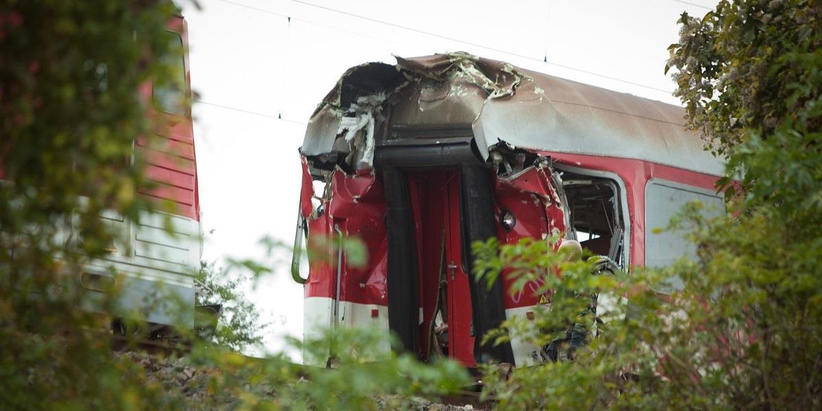 Zrážka vlakov v Peštianskej župe si vyžiadala celkom 21 zranených
