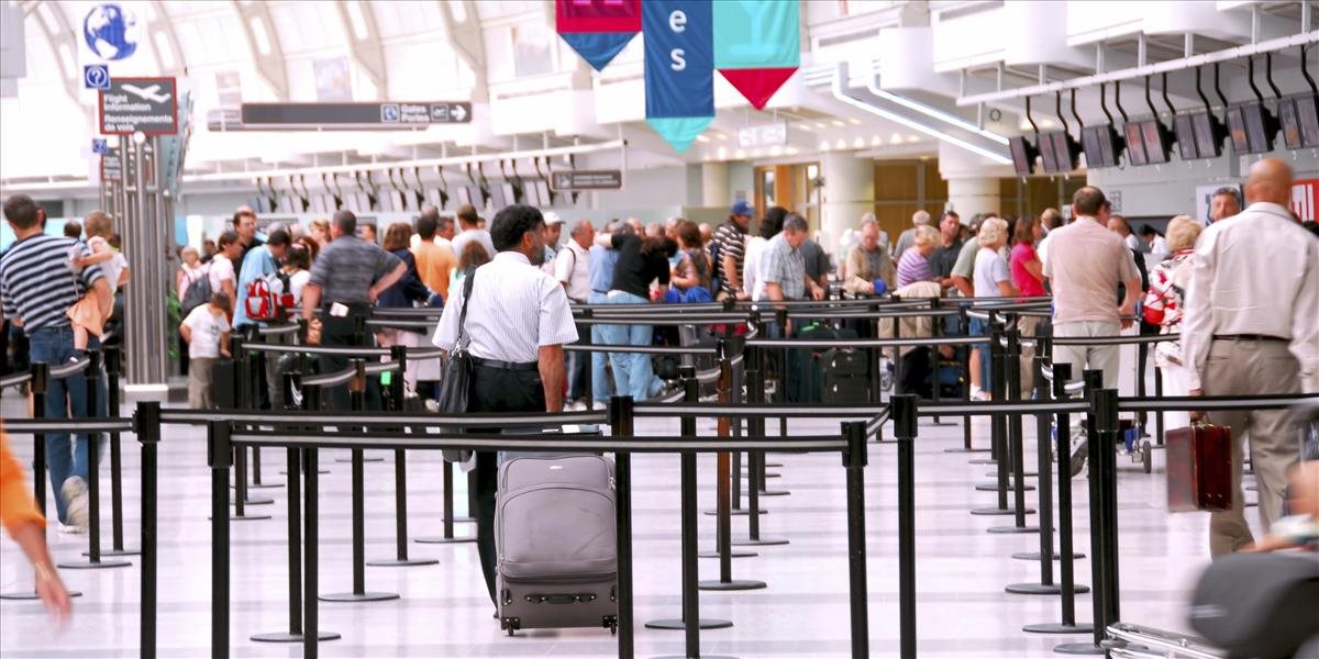 Pasažieri lietadiel sa možno budú musieť zbaliť do menších kufrov