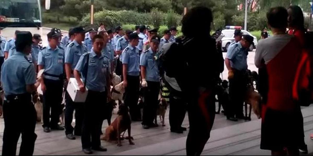 VIDEO Slovenskí atléti v Pekingu zažili rušné ráno: Na raňajkách chýba čaj, policajná razia v hoteli!