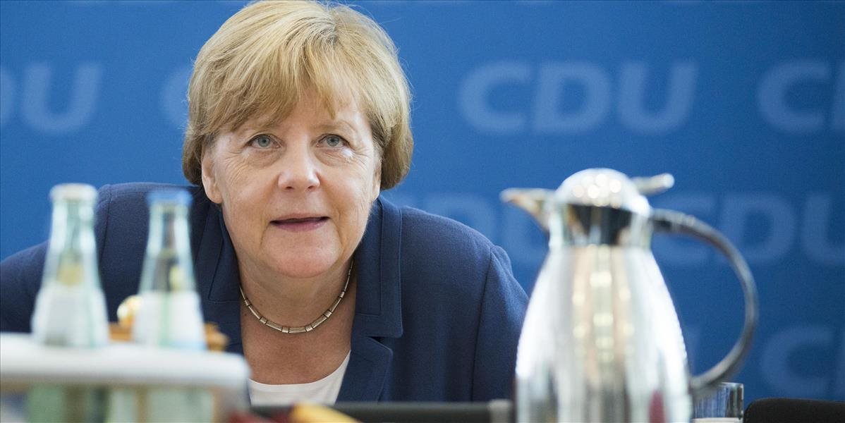 Merkelová bude v pondelok rokovať v Berlíne s Hollandom i Porošenkom