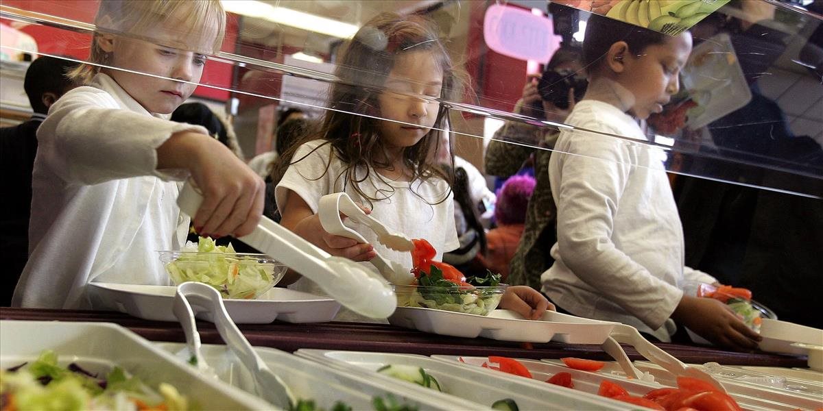 Deti sa budú stravovať zdravšie, na školách majú od septembra variť podľa nových receptov