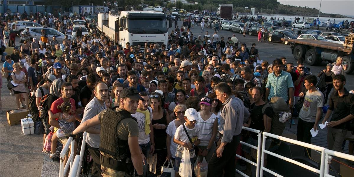 Prenajatý trajekt prepraví z gréckych ostrovov 2600 utečencov do Solúna