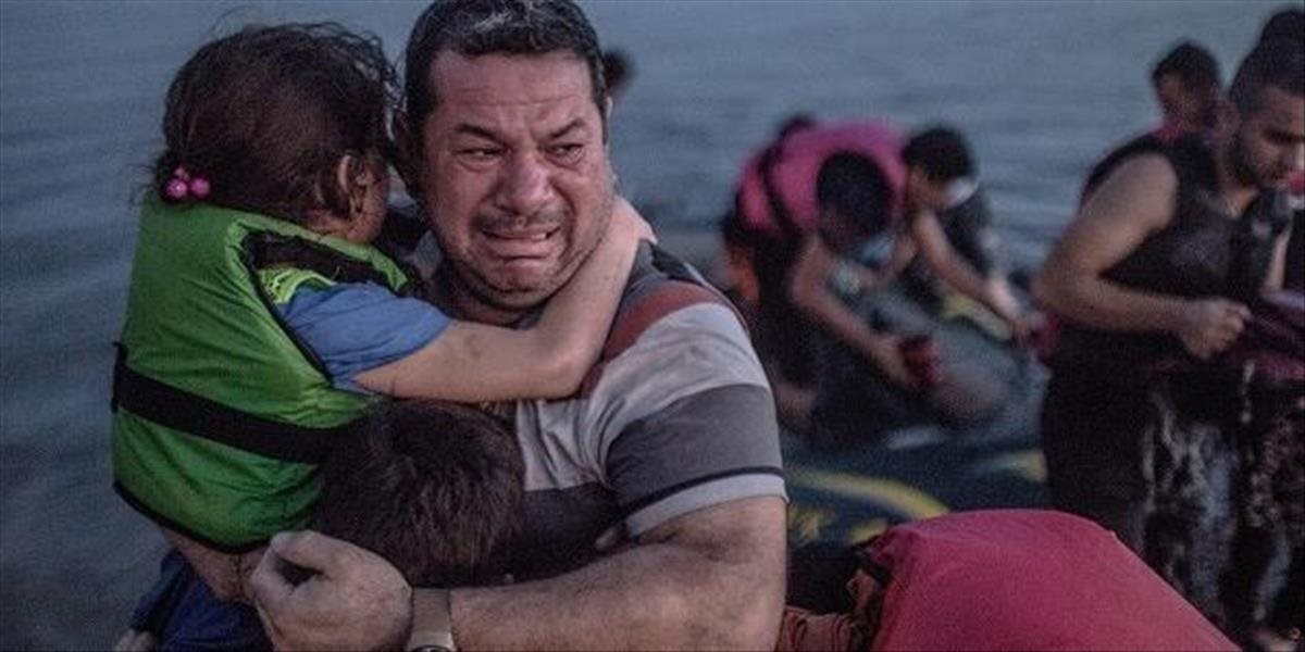 FOTO, ktoré dojalo svet: Utečenec dorazil s rodinou do Európy