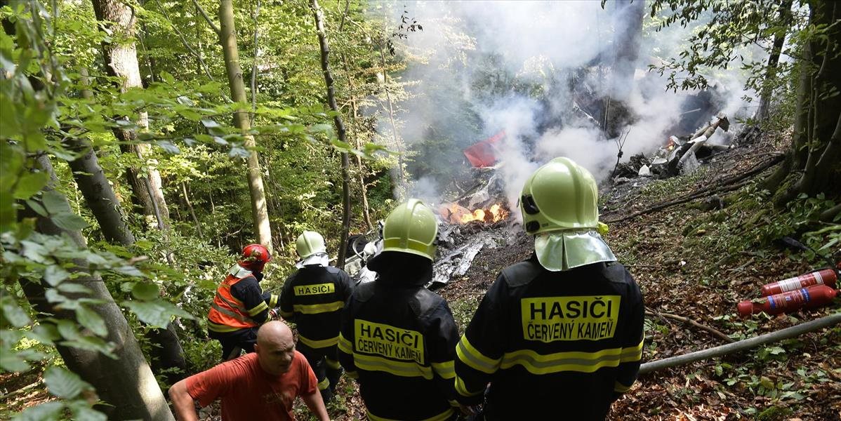 FOTO Ďalšia tragická letecká nehoda: Pri Červenom Kameni sa zrazili dve športové lietadlá, sedem mŕtvych