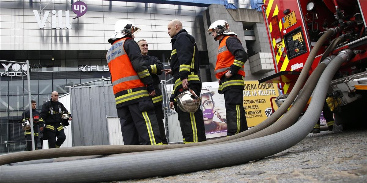 V parížskom múzeu vedy vypukol požiar, zranili sa dvaja hasiči