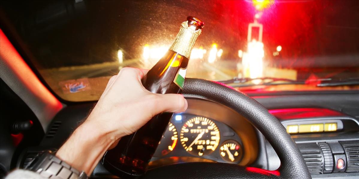Opitý muž jazdil v Rožňave bez vodičského preukazu, narazil do značky