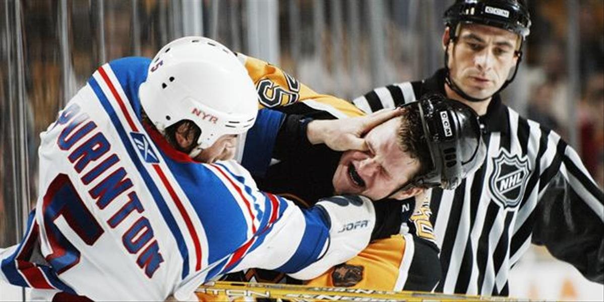 NHL: Bývalý bitkár Purinton je obvinený z lúpeže, na svedomí má aj ublíženie na zdraví