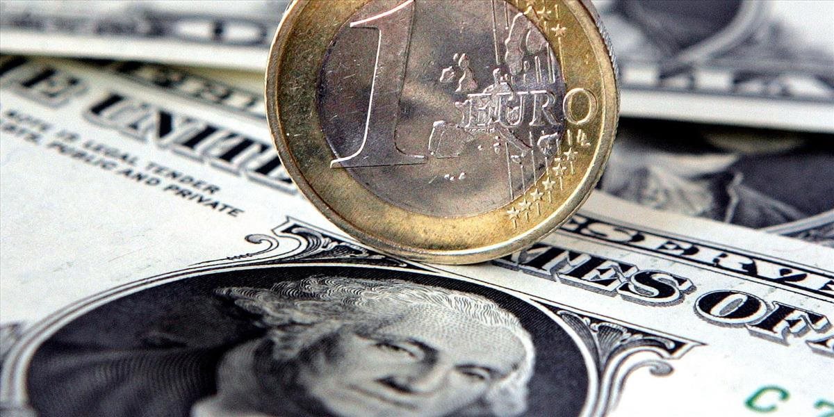 Euro posilnilo voči doláru na dvojmesačné maximum, pomohol mu vývoj súkromného sektoru