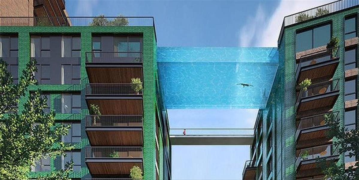 Luxusné bytovky v Londýne spojené priehľadným bazénom na 10.poschodí