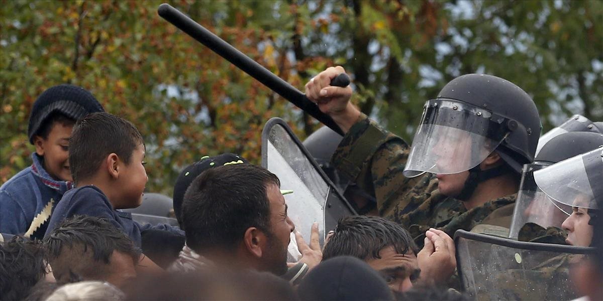 Macedónska polícia proti migrantom opäť použila omračujúce granáty