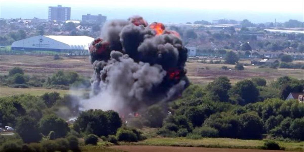 VIDEO Na leteckej šou v južnom Anglicku spadlo lietadlo!
